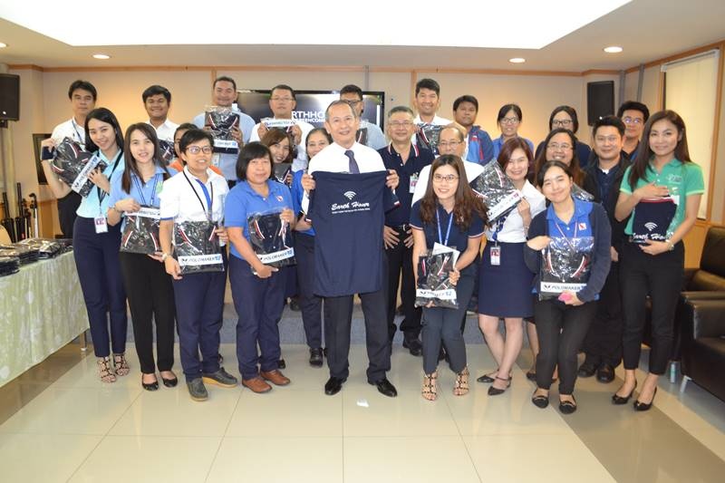 MD rewarded the staffs who joined Earth Hour activity