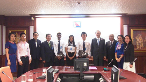 นักศึกษาชาวพม่า ที่ได้รับทุนการศึกษาจาก BAFS/DPU เข้าพบเพื่อขอบคุณ หม่อมราชวงศ์ศุภดิศ ดิศกุล